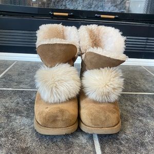 UGG boots, size 6 in adults,